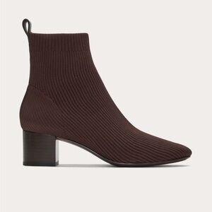 Everlane Glove Boot in dark brown, size 6. Perfect for fall